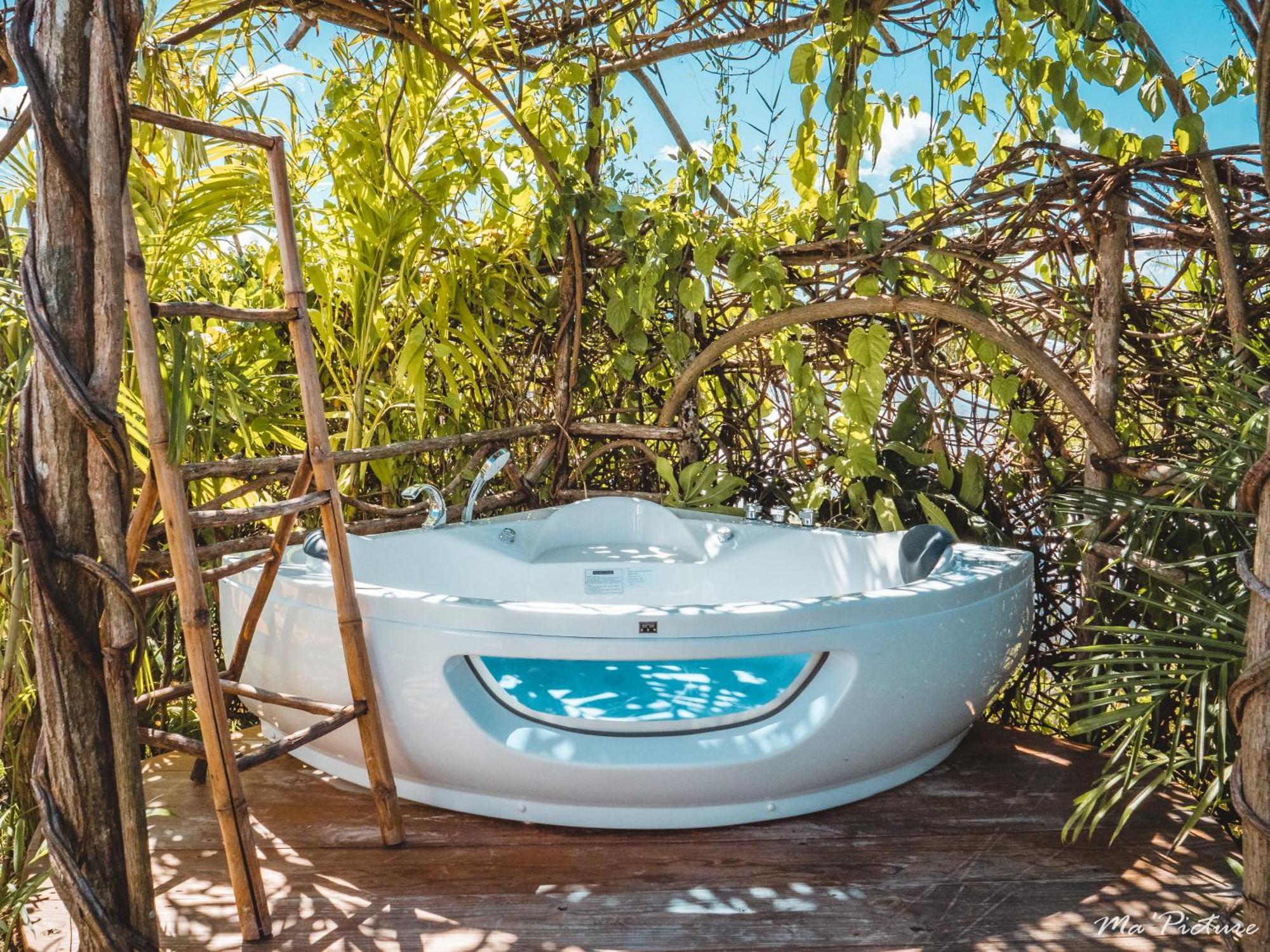 Green Land Bubble Glamping By Mint Кабарете Экстерьер фото